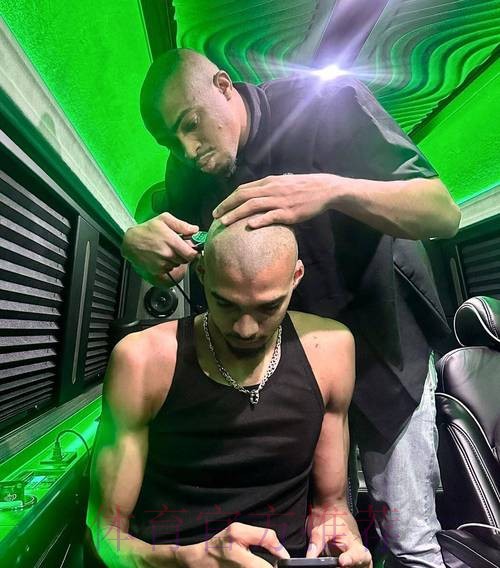 光头时代三连胜!文班:我觉得大家都应该多一些光头球员 光头时代三连胜!文班:我觉得大家都应该多一些光头球员